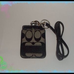 ✨ COACH BLACK SIGNATURE C LANYARD ✨