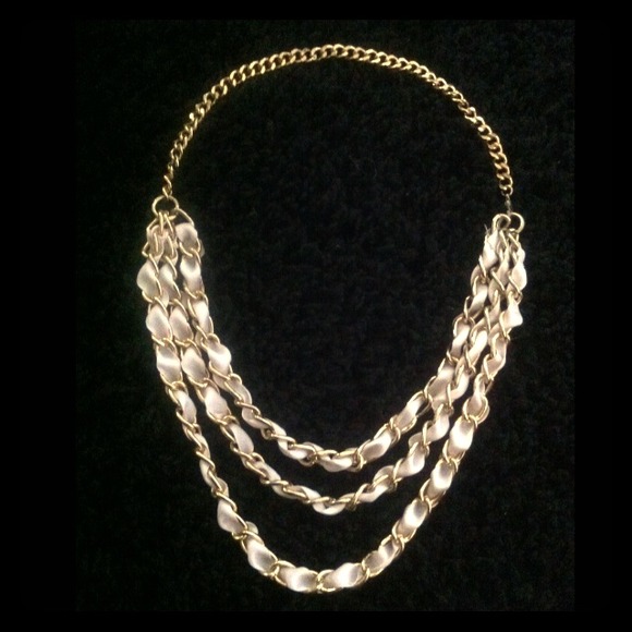 White and gold Necklace
