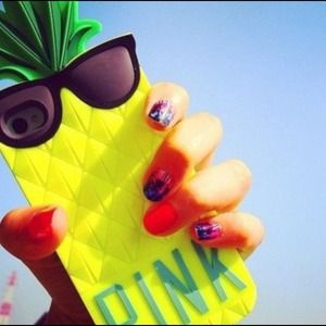 PINK pineapple vs iphone 5 case