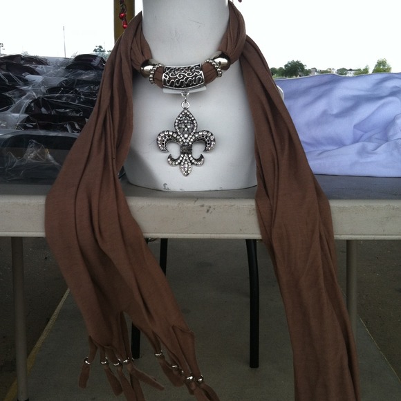 SOLD in bundle Gorgeous Fleur de lis scarf