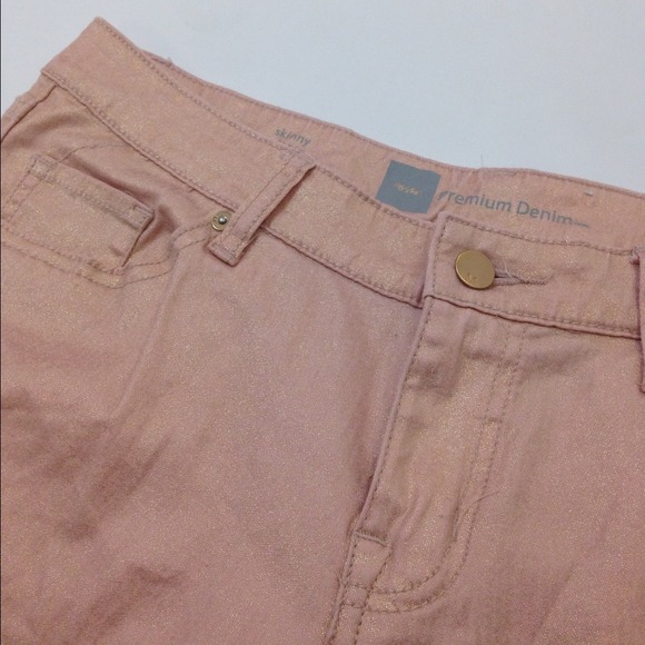 Sold: NWOT Shimmering Peach Premium Denim Skinnies - Picture 4 of 4