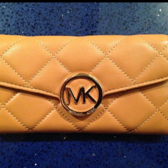🚫Sold🚫Michael kors Quilted wallet