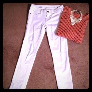 Gap Skinny Jeans and white vest for laffytaffy23