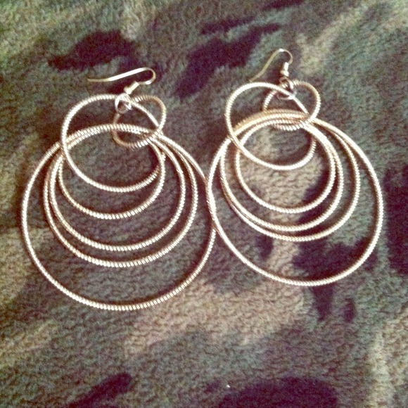 Guess gold earrings - Picture 1 of 1