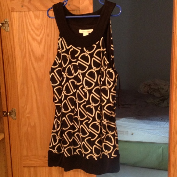 Gorgeous White House Black Market top