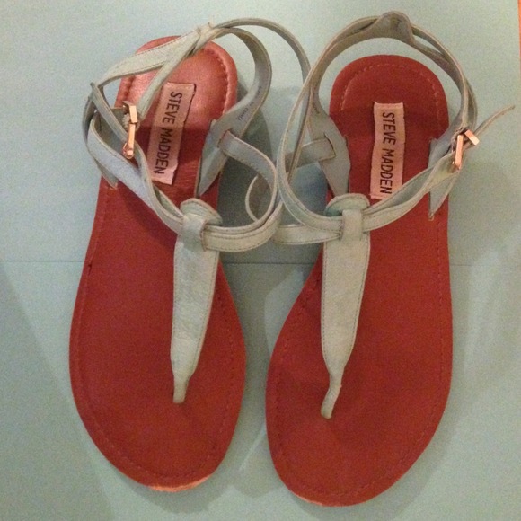 PRICE CUT Adorable Steve Madden Sandals - Picture 1 of 4