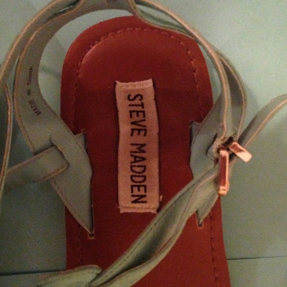 PRICE CUT Adorable Steve Madden Sandals - Picture 3 of 4