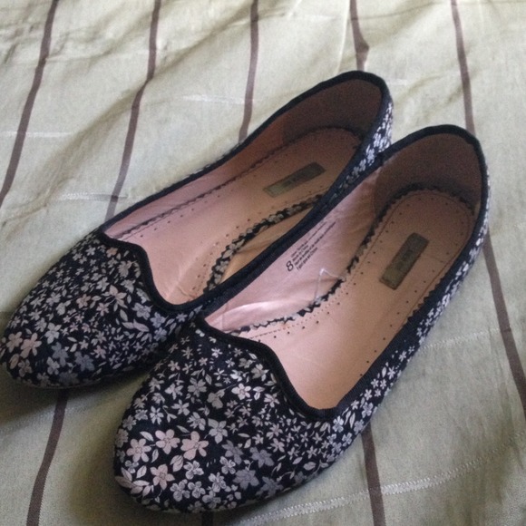 🚫BUNDLED🚫Floral UO loafer flats - Picture 2 of 5