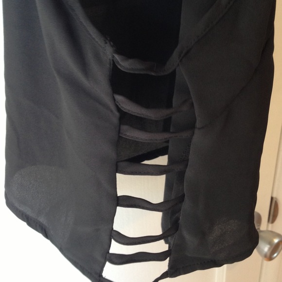 Brandy Melville Side Caged Tank Top - Picture 3 of 4