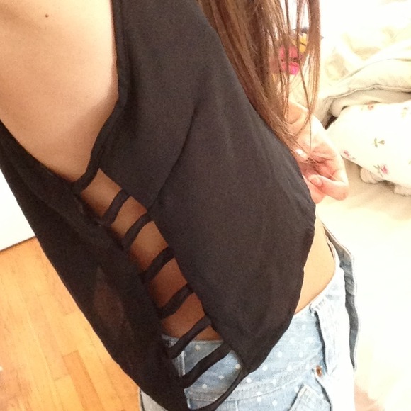 Brandy Melville Side Caged Tank Top - Picture 4 of 4