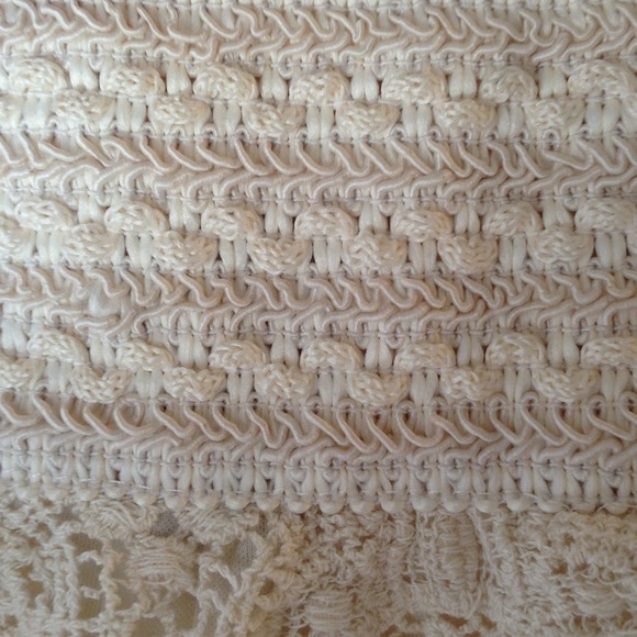 🚫SOLD🚫Cream Lace Scalloped Shorts - Picture 3 of 4