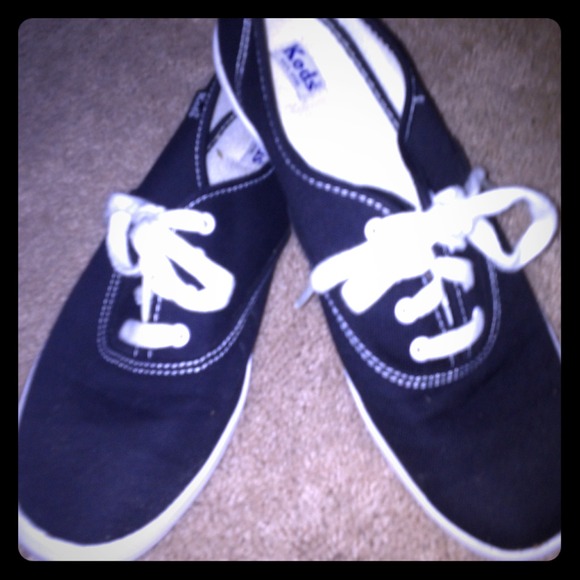 TRADED Cute & comfy black Ked's