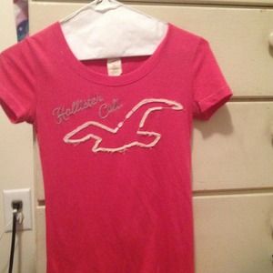 Hollister tee!