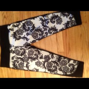 Black laceoflage Capri