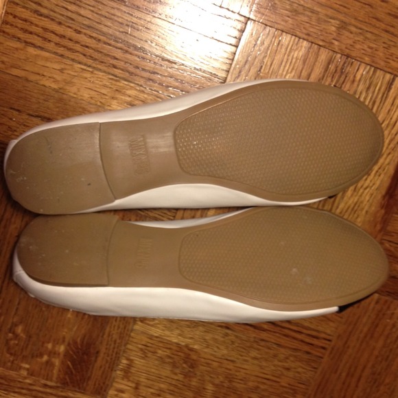 π«SOLDπ«Cap Toe Black and White Flats - Picture 3 of 4