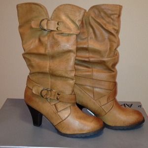 Comfortable and Stylish Camel Boots