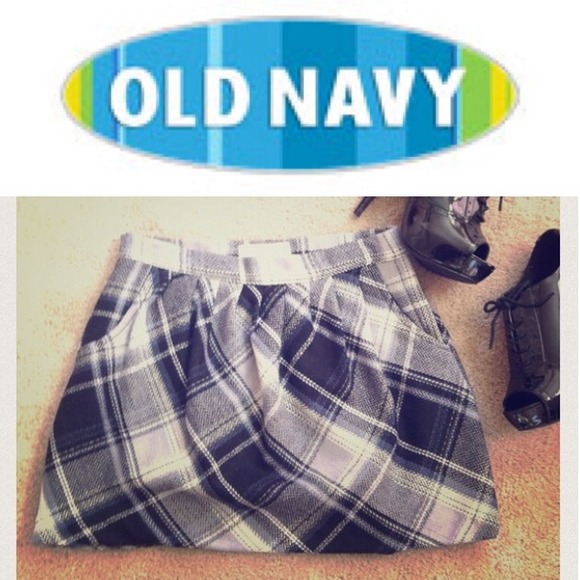 Polished & preppy Plaid skirt w/ pockets