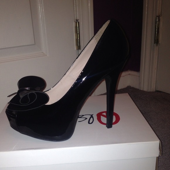 REDUCED 🎉Adorable black peep toe pumps!♠