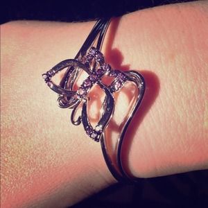 MAKE ME AN OFFER! 💕 Kay jewelers butterfly bangle