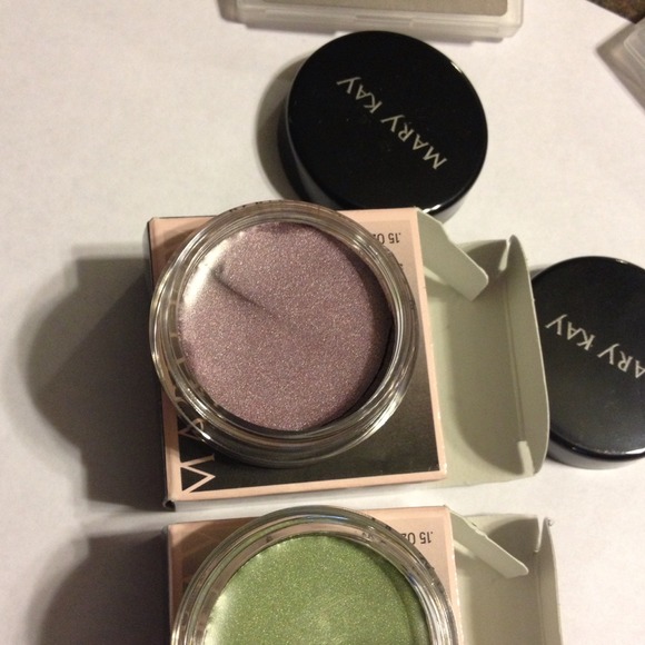 Makeup - Picture 3 of 4