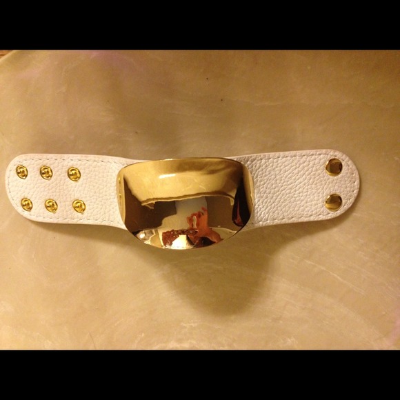 White and gold bracelet