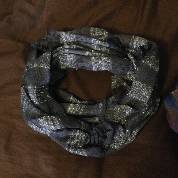 🍂HP 11/26 🍂 Scarf bundle - Picture 2 of 3