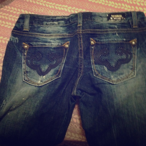 Skinny jeans w/ slight distress look barely worn.