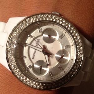 **MICHAEL KORS WHITE WATCH**