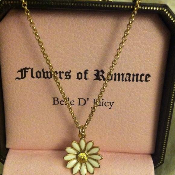 *Reduced price* Juicy couture daisy necklace