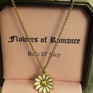 *Reduced price* Juicy couture daisy necklace