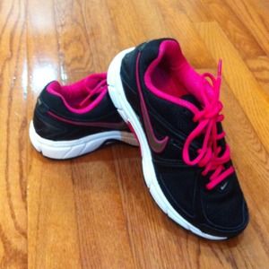 💥💥Hold 💥💥Nike women's running dart 9 shoes