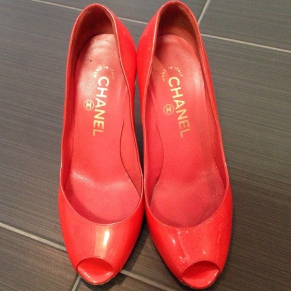 Authentic Chanel heels! Loveeeee