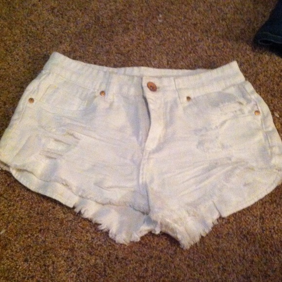 White High Wasted Shorts