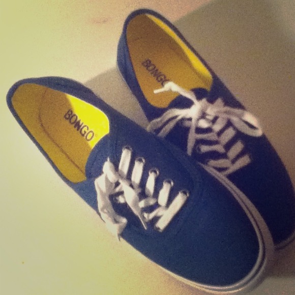 Bongo sneakers; similar to vans.