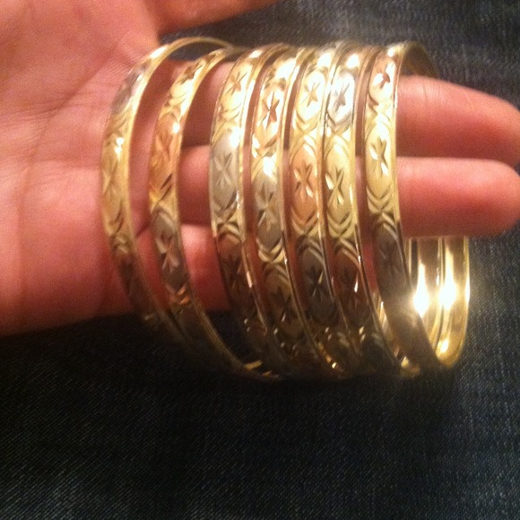 Set of 7 gold bracelets