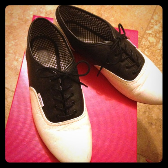 Vans Shoes - ⭐️REDUCED⭐️HP⭐️VANS Oxford "Sophia's"