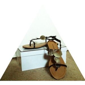 Hammered plate sandals