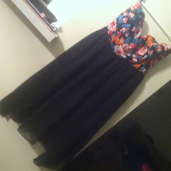 Dress - Picture 1 of 1