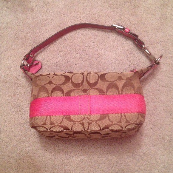 🎉Reduced🎉 small coach purse with pink band