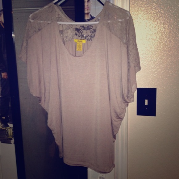 🚫mocha  color top with Lacey sleeves