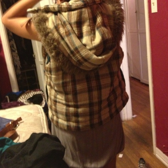 Sleeveles fur jacket - Picture 2 of 3