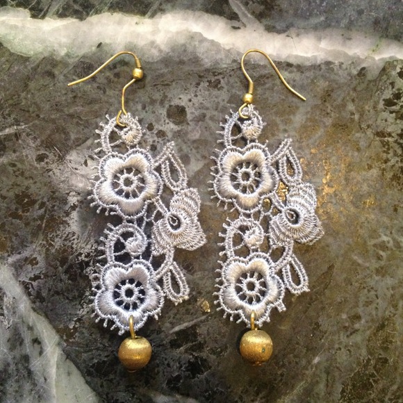 💥URBAN OUTFITTERS💥Slate blue lace earrings