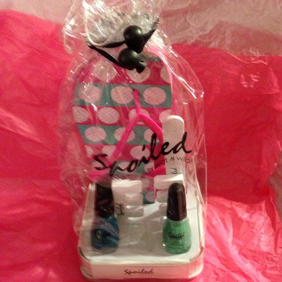 🚫SOLD N BUNDLE🚫💅NEW Pedicure Gift Basket💅