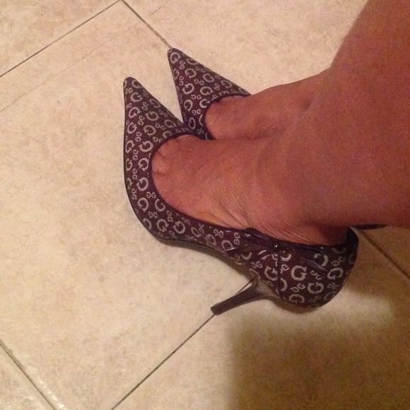 Guess Shoes - GUESS G Logo Signature Pumps Size 8 1/2 Browns