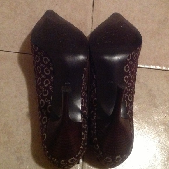 GUESS G Logo Signature Pumps Size 8 1/2 Browns - Picture 4 of 4
