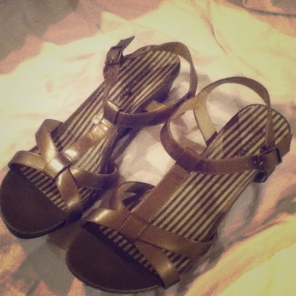 ❌Traded❌Gold Wedge Sandals