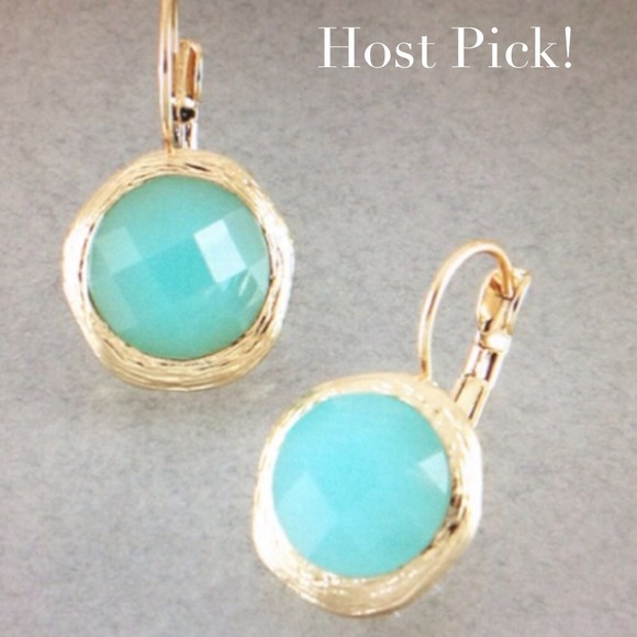 Jewelry - Mint Swarovski crystal dangle earrings
