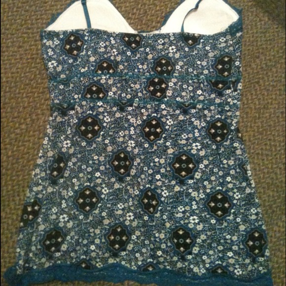 Cute top - Picture 2 of 2