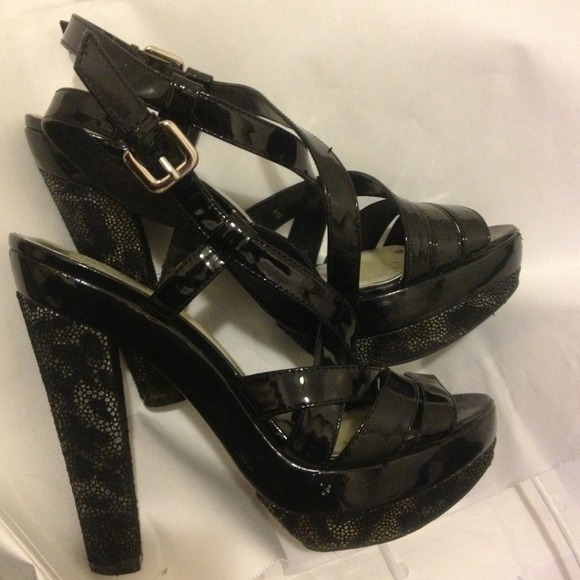 ⬇REDUCED⬇ Black Strappy Platform Sandals - Picture 1 of 4