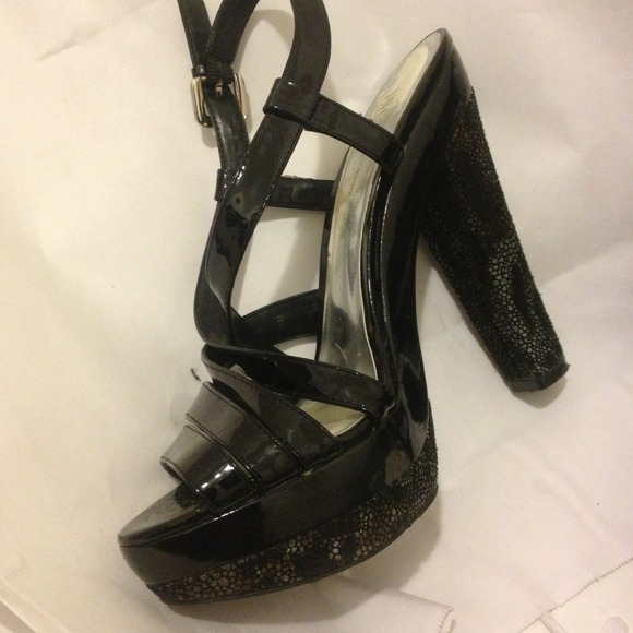 ⬇REDUCED⬇ Black Strappy Platform Sandals - Picture 3 of 4